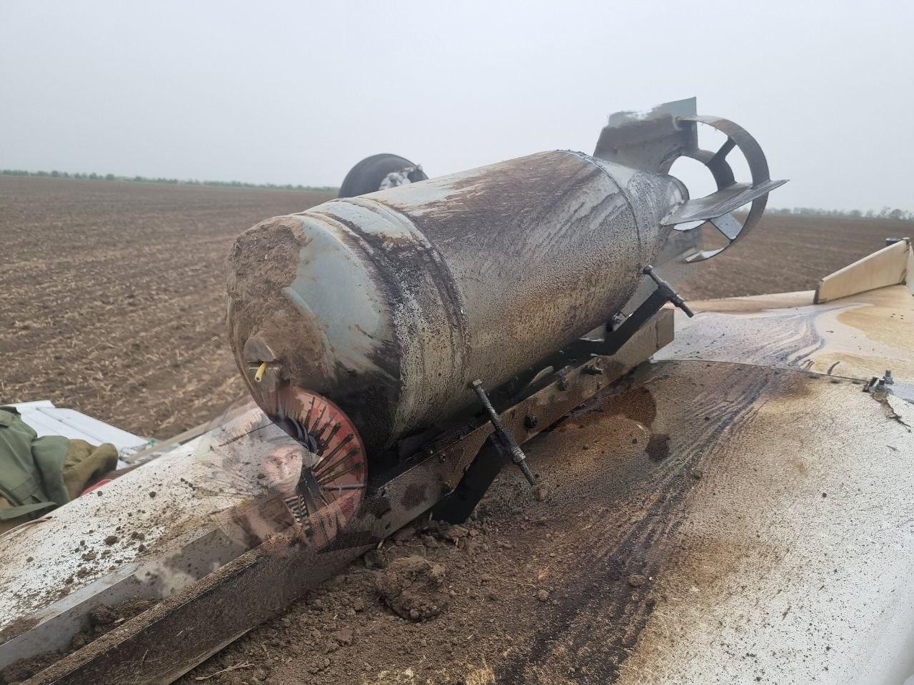 Images show modified aircraft with the OFAB-100-120 bomb Defense Express The russians Show Modified Allegedly Ukrainian Aircraft Carrying Bomb, Pilot’s Seat Replaced with Electronics (Photos)