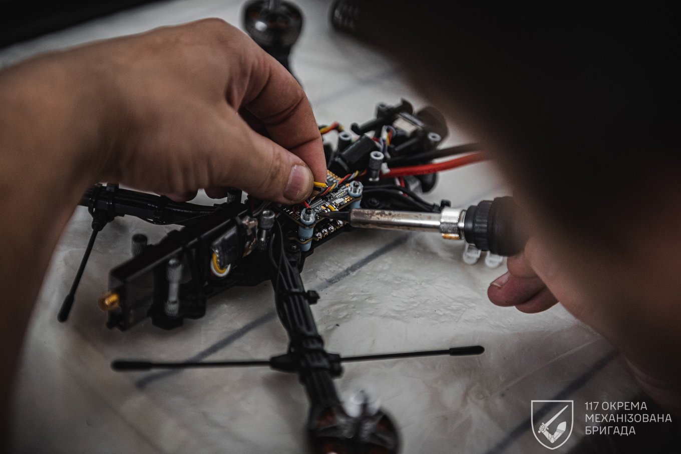 Illustrative photo: FPV drone production / Defense Express / Pentagon States Requirements for Expendable War Drones With 300 km Range