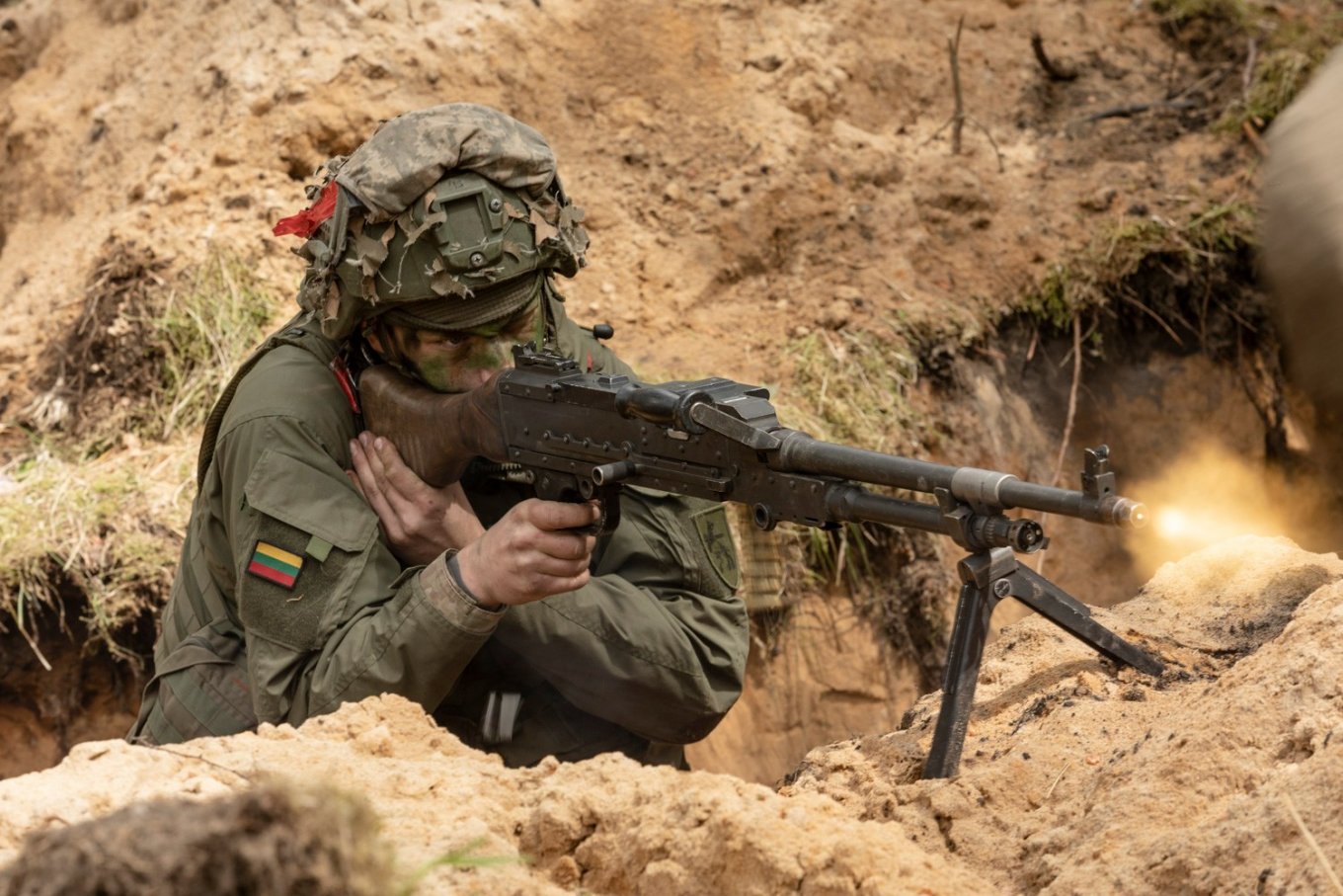 Illustrative photo: an infantry soldier of the Lithuanian Army / Defense Express / With 3,000 km of Unprotected Border, Lithuania and Finland are Yet to Remember How to Make Anti-Personnel Landmines