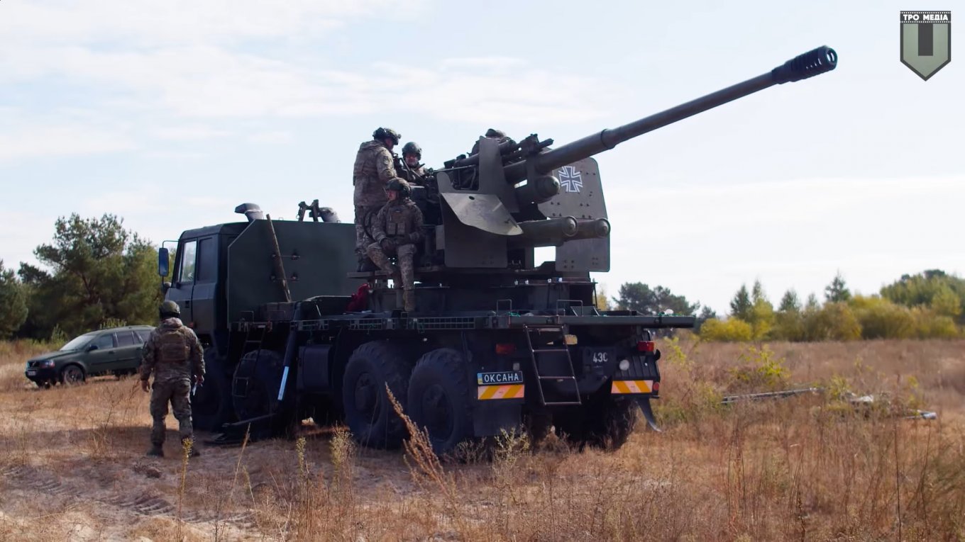 Here's an archive photo from October 2023 showing a KS-19 mounted on a Tatra-813 chassis / News Hub / 70-Year-Old KS-19 on American MAN Truck: Improvised Gun Vehicle With Sniper-Like Precision