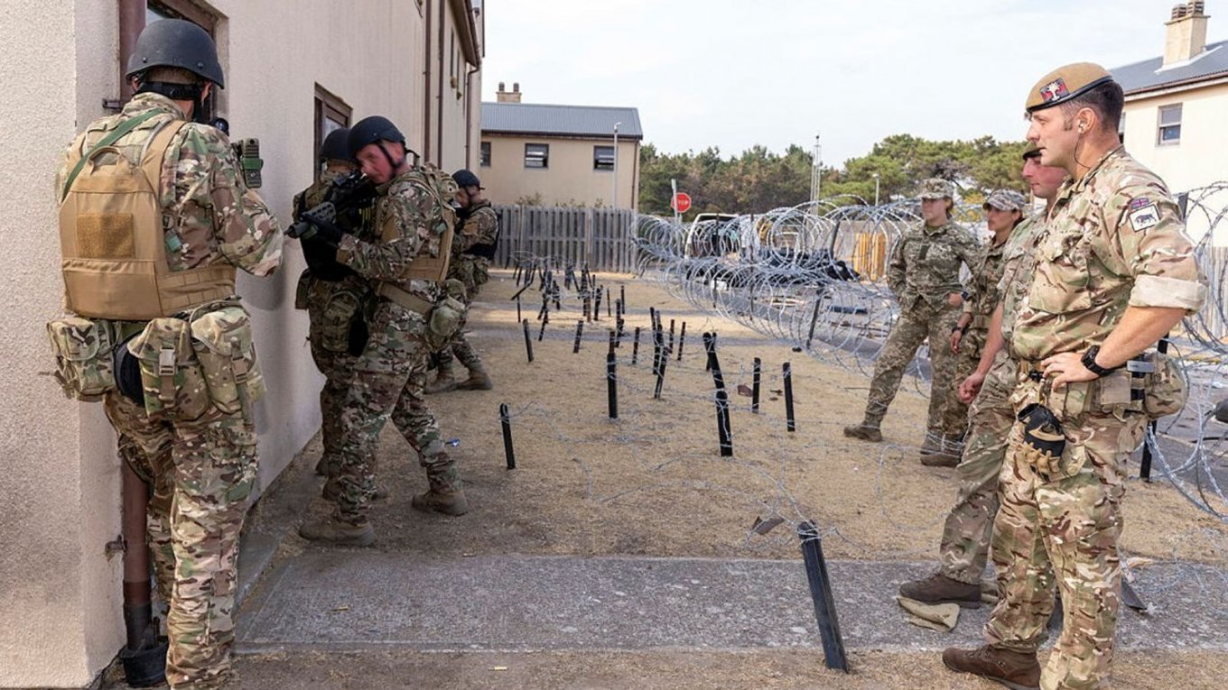 Personnel from the Armed Forces of Ukraine receive training in the UK under Op INTERFLEX, Defense Express