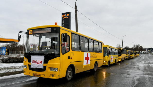 Zaporizhzhia Regional Military Administration: Column of buses leaves Zaporizhzhia for Mariupol to evacuate civilians, Defense Express, war in Ukraine, Russian-Ukrainian war