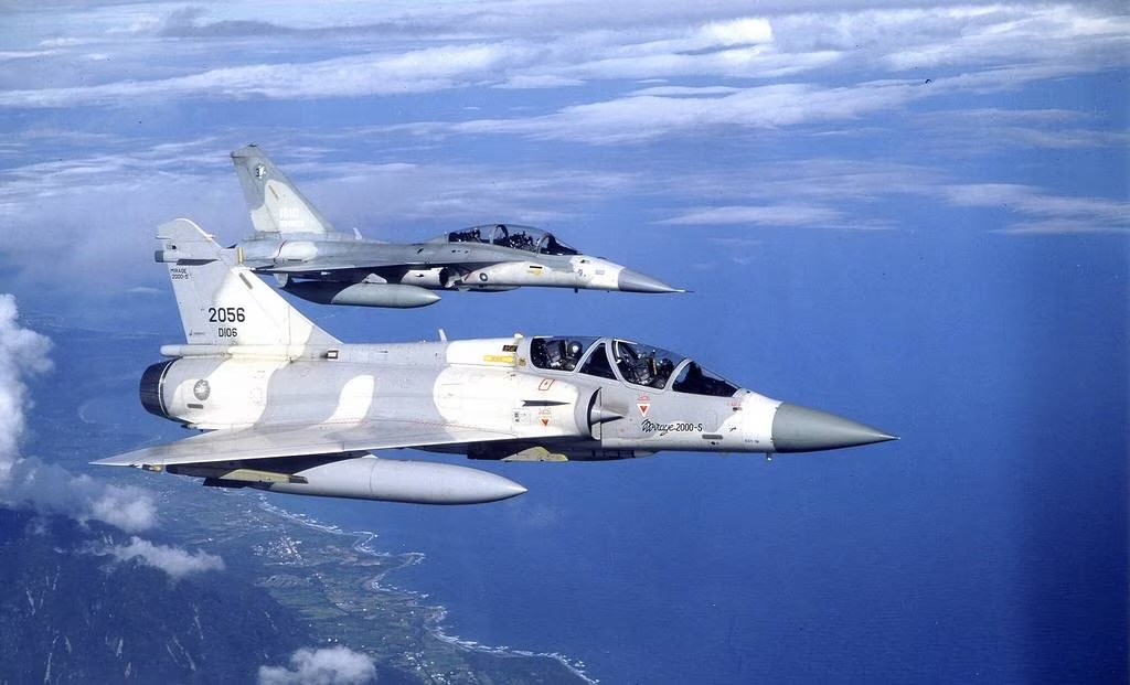 Taiwanese Mirage 2000-5 and AIDC F-CK-1 fighters