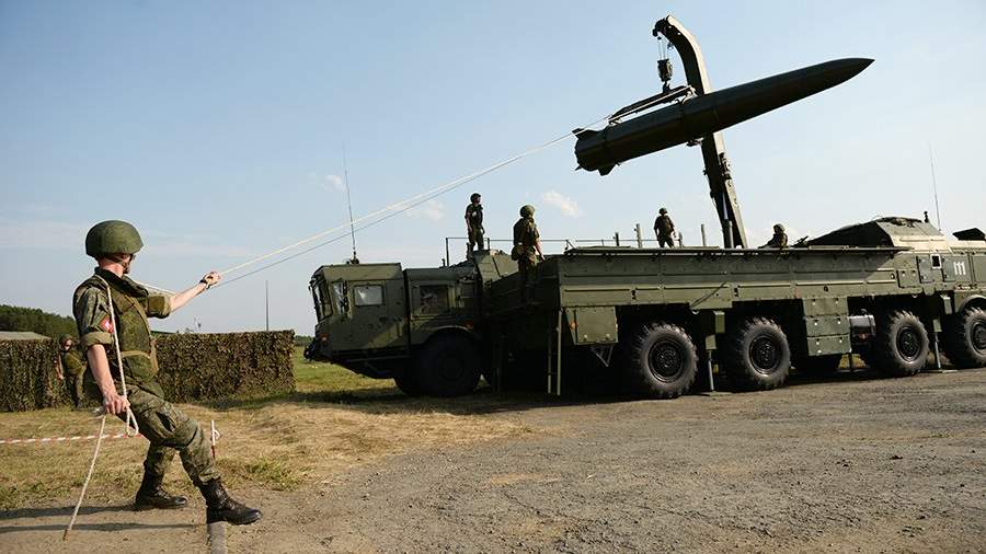 The russian military prepares the Iskander mobile short-range ballistic missile system for the launch of a ballistic missile, Ukraine's Defense Intelligence Says Russia Deploys 46 Iskander Launchers Along Border With Ukraine, Defense Express