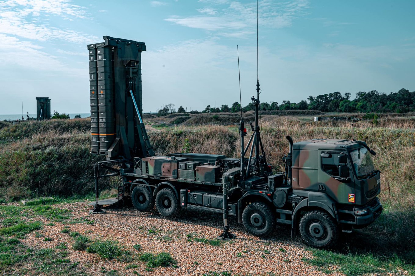 SAMP/T anti-aircraft, anti-missile defense system launcher / Defense Express / France Offers Rafale and SAMP/T Instead of F-35 and Patriot — But Can It Compete on Production Speed?