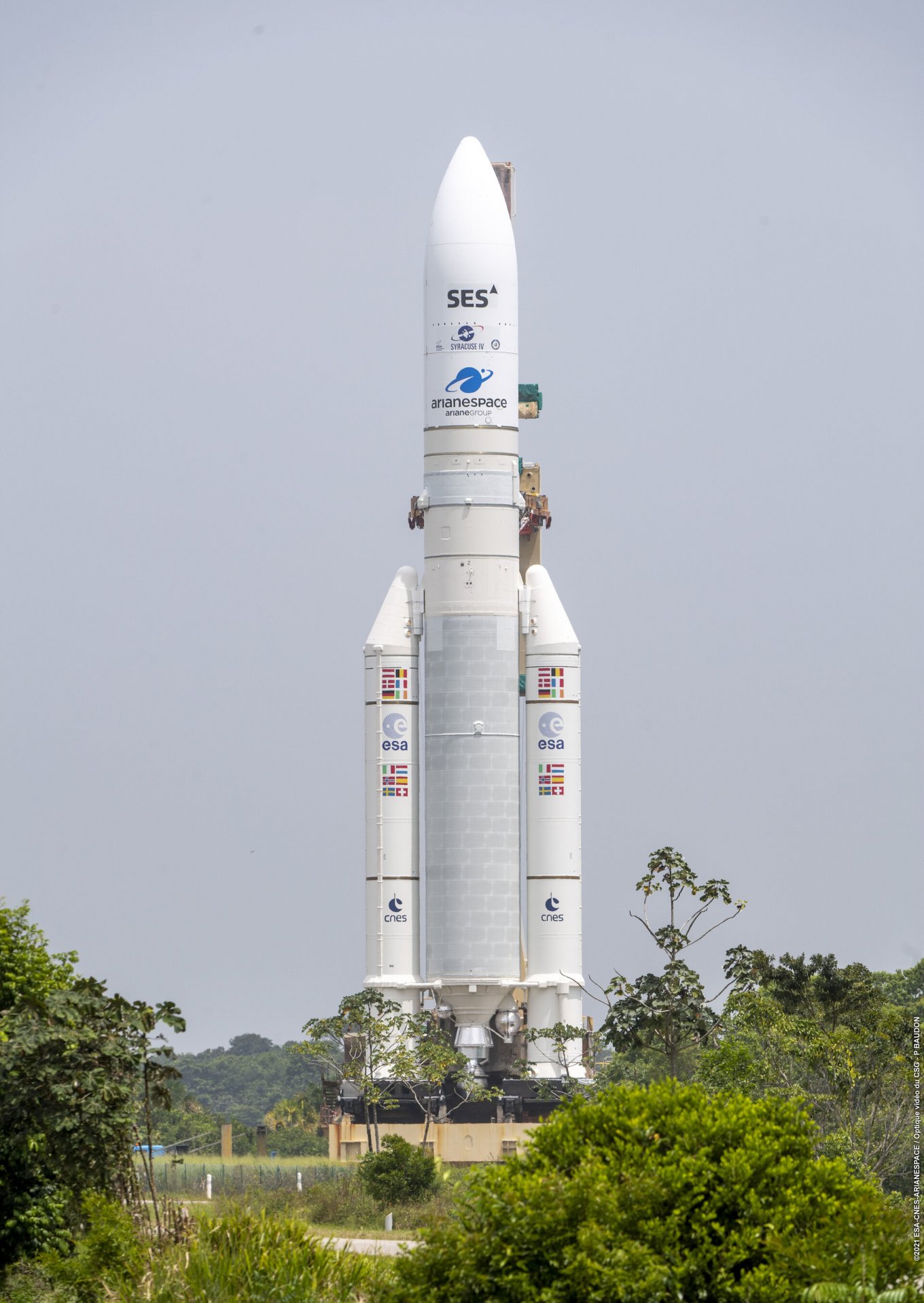 Ariane 5 heavy-lift space launch vehicle
