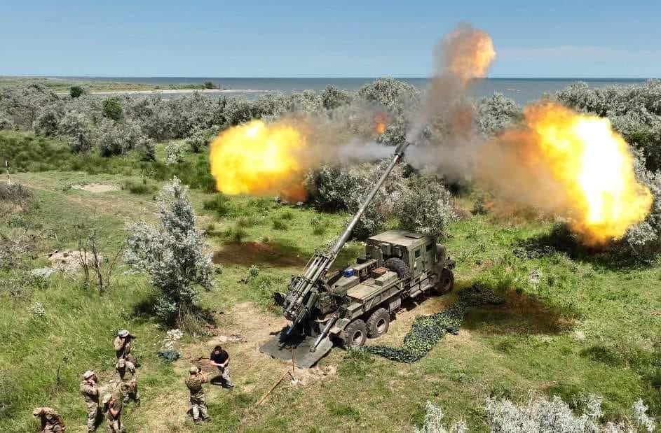 The 2S22 Bohdana SPG hits russian invaders on Snake Island, Defense Express