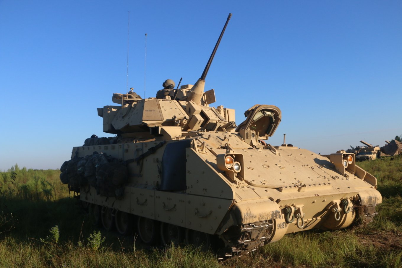 The M2A2 Bradley / What Does M2A2 Bradley Look Like From Inside