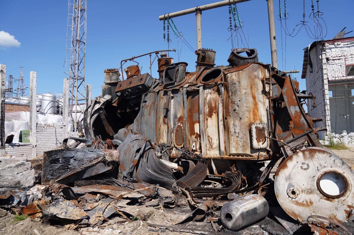 How Effective Are Ukraine's Retaliatory Strikes on russia's Energy Infrastructure and Why Cool-Headed Strategy Is Crucial, Defese Express