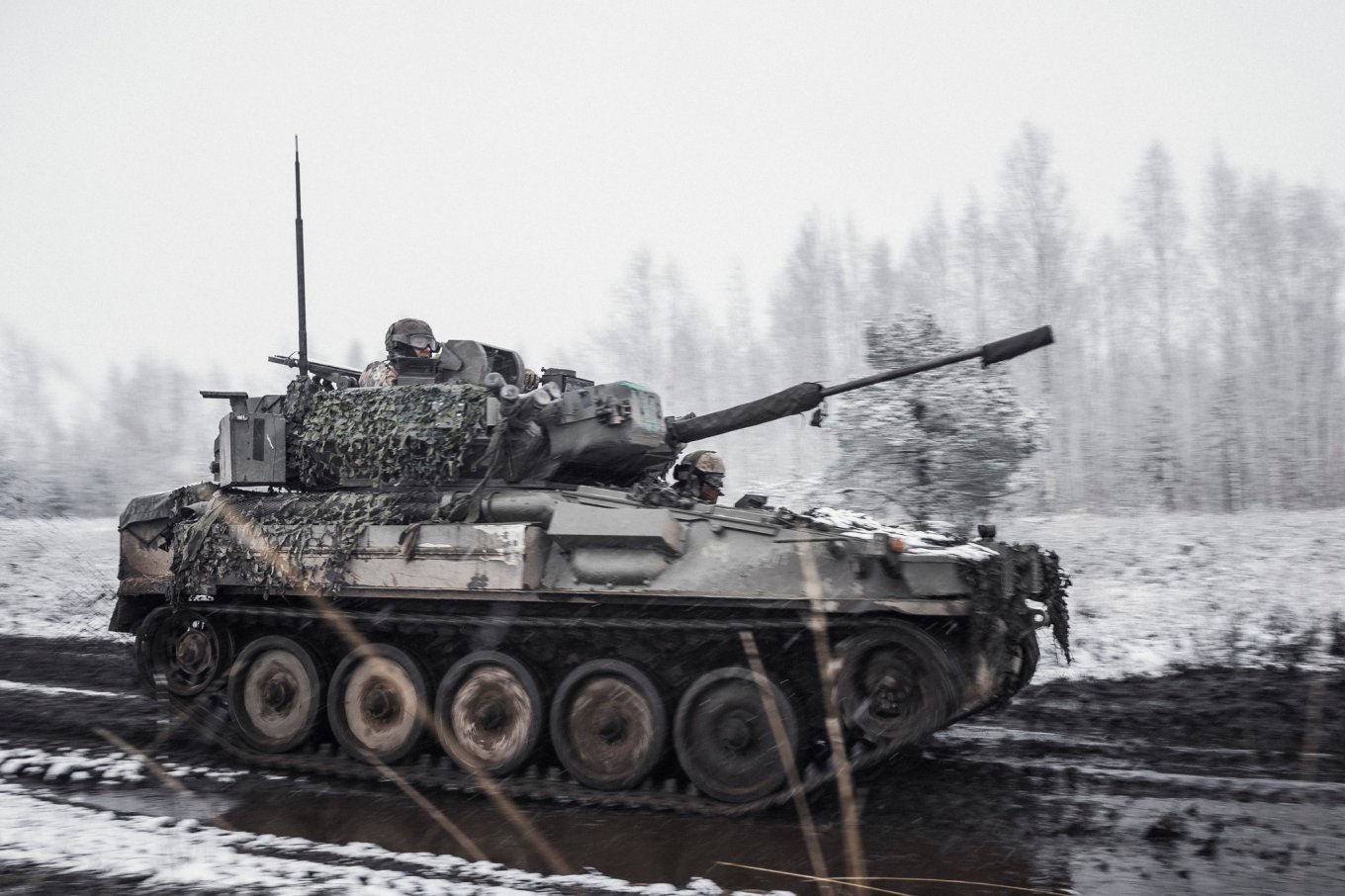 FV107 Scimitar of the Latvian Armed Forces / Defense Express / Ukrainians Mounted a KPVT on a FV107 Instead of Its Native Cannon: Here's Why