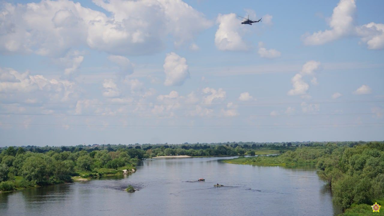 belarusian army is actively praticing river forcing