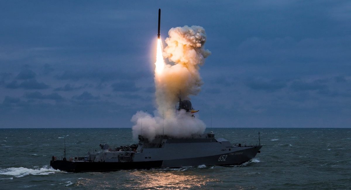 Launch of the Kalibr missile, rUssia Launched Another Combined Attack on Ukraine: How Many Missiles and Drones Were Shot Down On Thursday Night, Defense Express