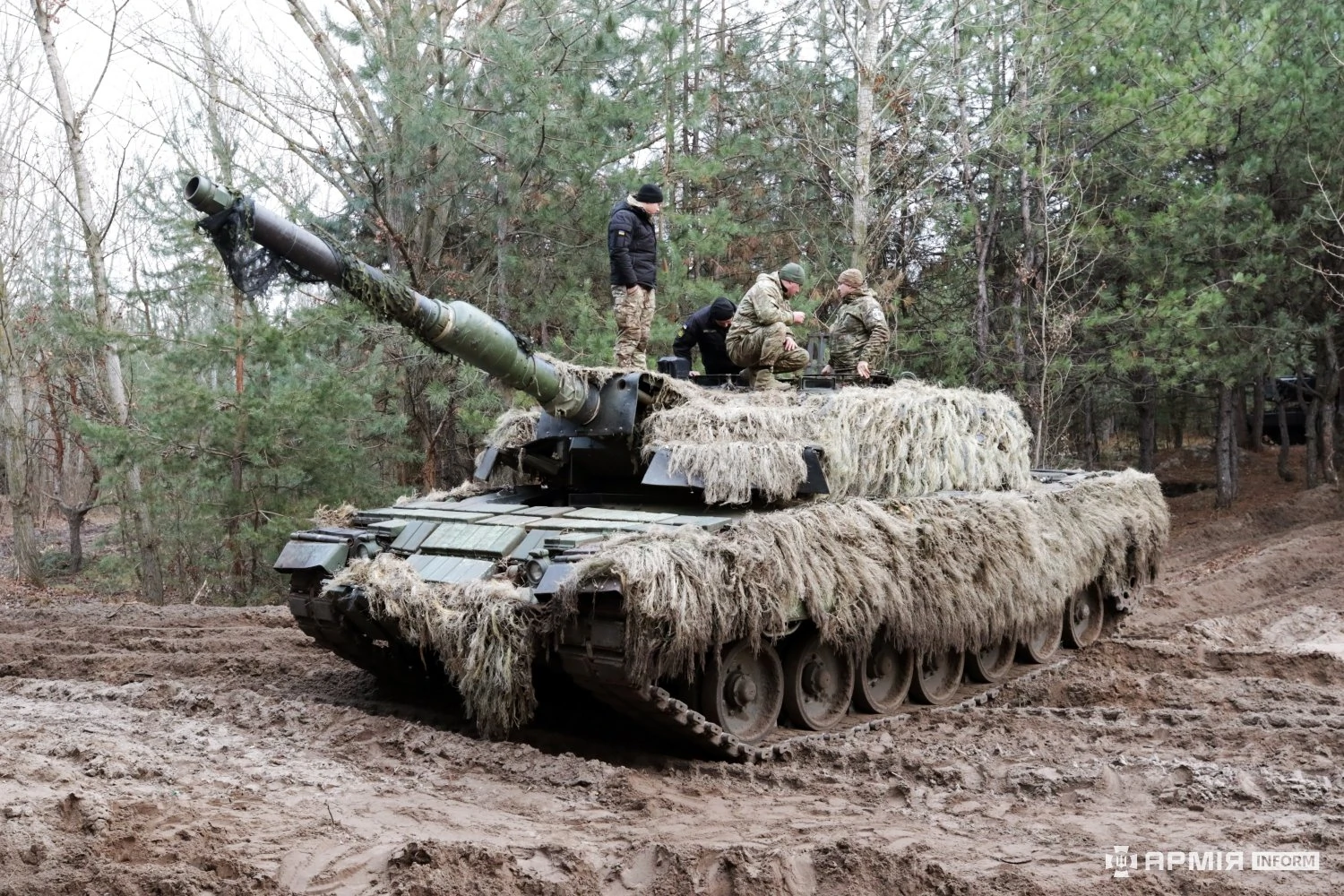 Leopard 2A4 mang tên Lakhmatyi của Lữ đoàn cơ giới số 33