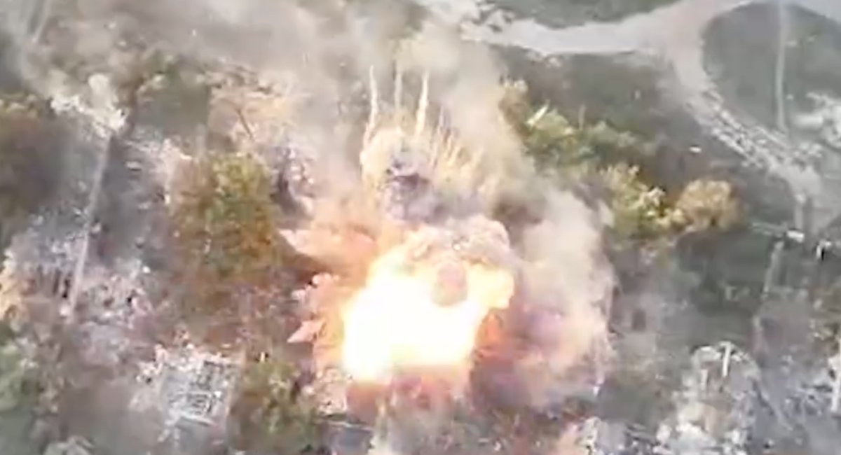 The 225th Regiment struck a half-ruined building filled with russian troops, leaving no chance for the occupiers to regroup Defense Express Two Tanks, MT-LB Vehicles, and Enemy Troops Eliminated, Leaving russian Infantry Without Armored Support