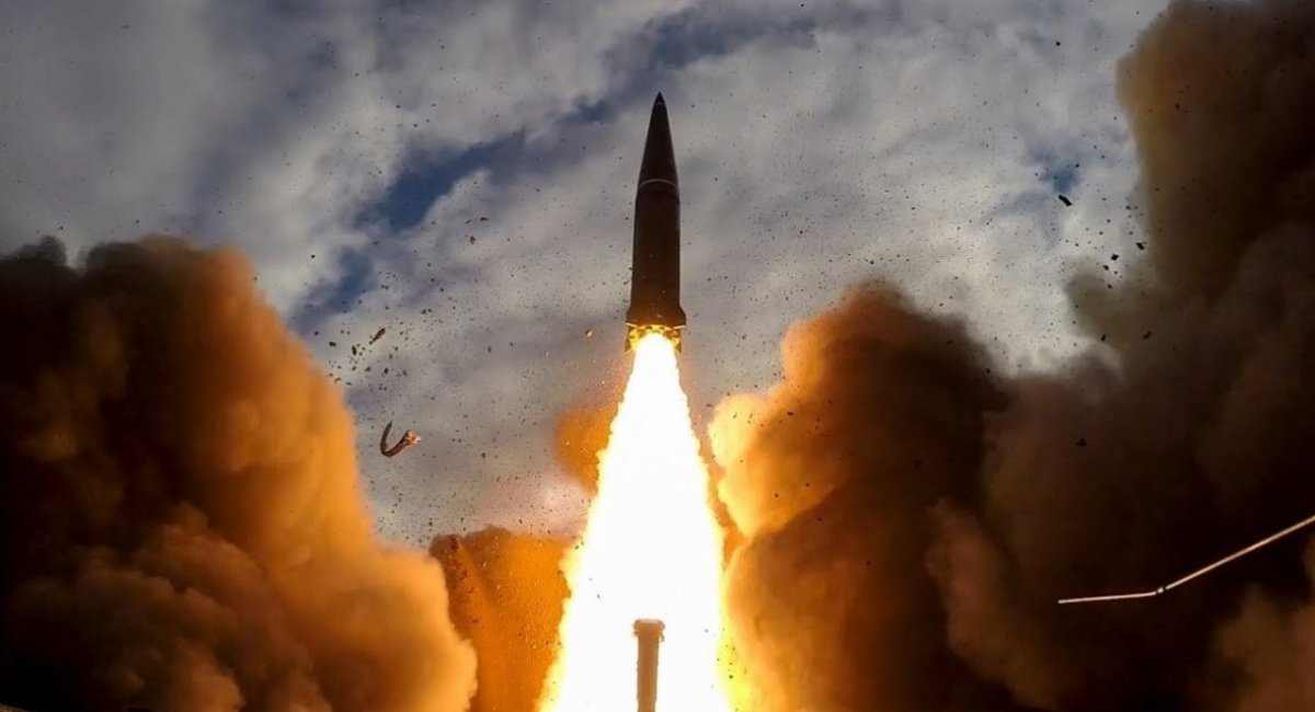 The Iskander-M short-range ballistic missile system, Defense Express
