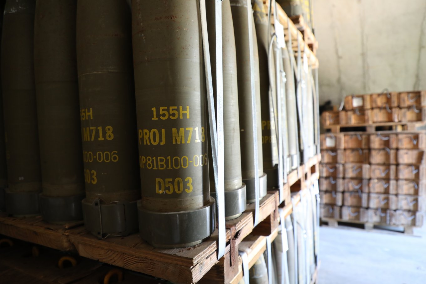 155mm artillery ammunition in storage at Blue Grass Army Depot in Lexington / Defense Express / How Much Weaponry Trump Can Deny Ukraine: A Rough Estimate