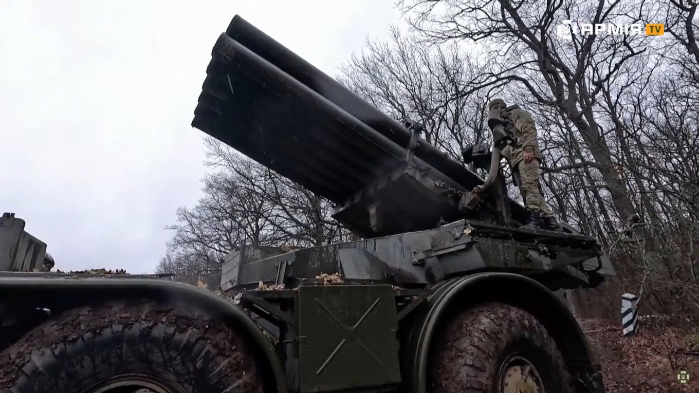 BM-27 Uragan đang phục vụ Lữ đoàn Pháo binh số 40 của Lực lượng vũ trang Ukraine / Defense Express / Nơi Ukraine có được tên lửa 220mm khan hiếm cho BM-27 Uragan Từ: Danh sách các nhà tài trợ tiềm năng