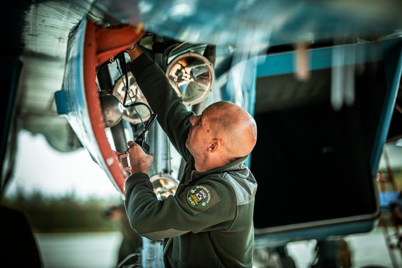 Ukrainian Su-27 aircraft Defense Express Ukraine's Air Force photos Reveal the Rigorous Pre-Flight Work