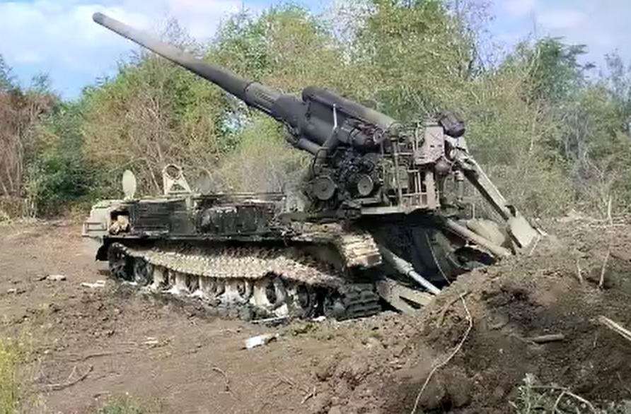 The russian 2S7 Pion self-propelled gun that was destroyed in Donetsk region, August 2023, The Armed Forces of Ukraine Can Break Previous Record by Destroying 442 russian Barrel Artillery Systems in the First Half of September, Defense Express
