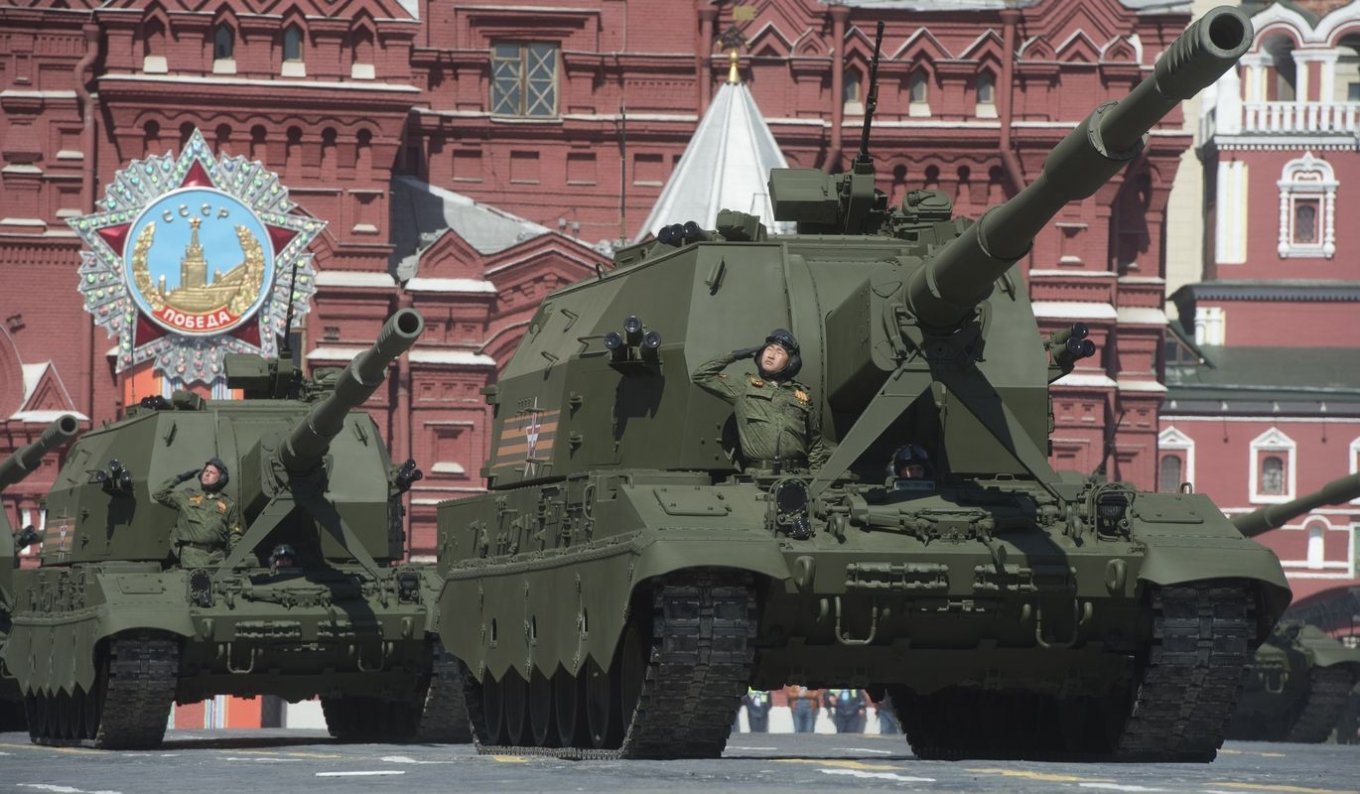 2S35 Koalitsiya-SV at a military parade in Moscow