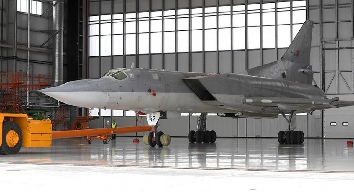The first Tu-22M3M rolling out of the factory in 2018 / Defense Express / Three Tu-95MS Repaired Just 150 km From the Frontline, Missiles for Tu-22M3M, and Other Conclusions of russian Data Leak