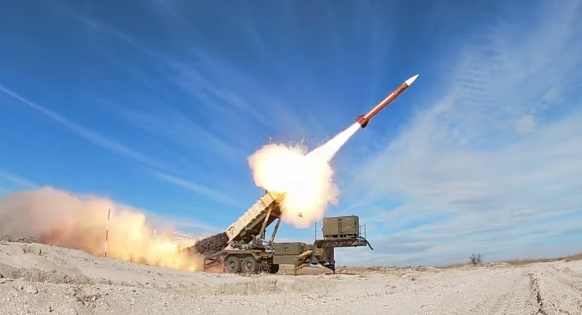 The first firings of the Patriot air defense system in Romania, fall 2023 / Defense Express / What Weapons Ukraine can Expect in Blinken's New $2 bln Aid Package