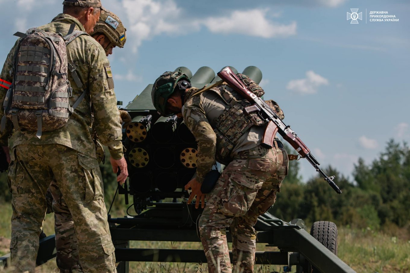 RAK-SA-12 MLRS are being prepared for firing, Ukrainian Border Guards Showed How Their Mini-MLRSs Will Eliminate russian Infantry, Defense Express