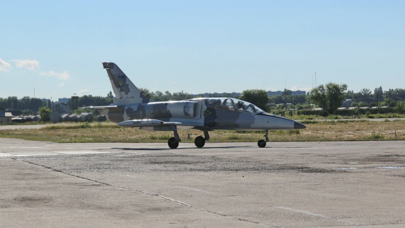 L-39 Albatross / Defense Express / Two Possible Drawbacks of Ukraine's FP-5 Flamingo Cruise Missile