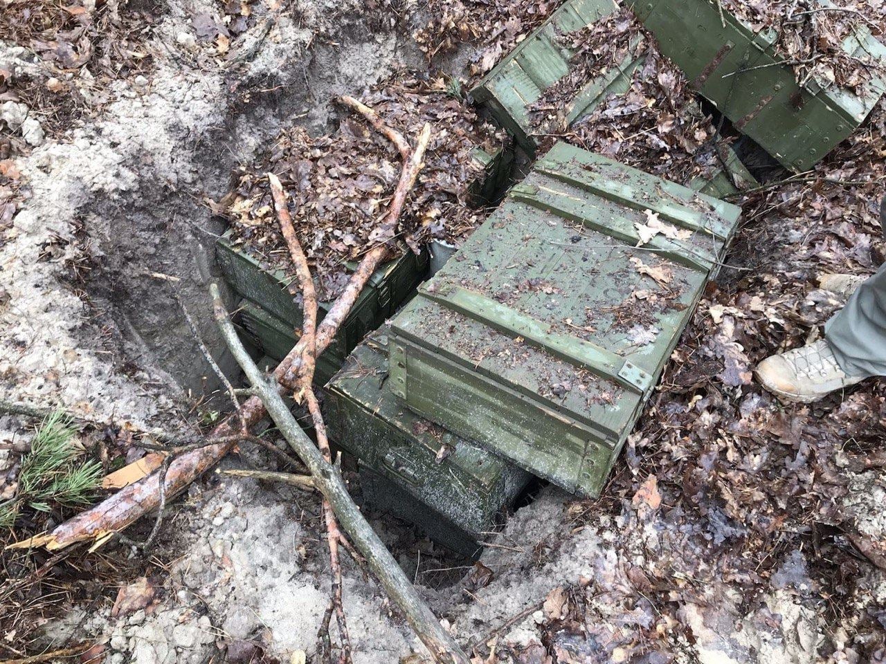 Defense Express / Ukrainian Militarty Police has found vehicles and ammos, abandoned by Russians as they retreated from the occupied territories / Day 42nd of War Between Ukraine and Russian Federation (Live Updates)