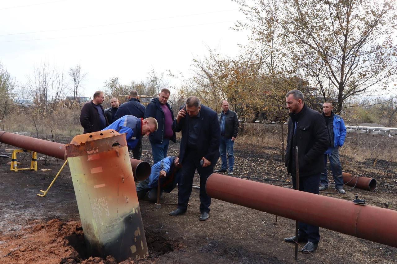 Multi-stage propellant of an M39 ATACMS missle found by russians near Luhansk. It is unknown whether it was found like that or placed in this dug hole on purpose