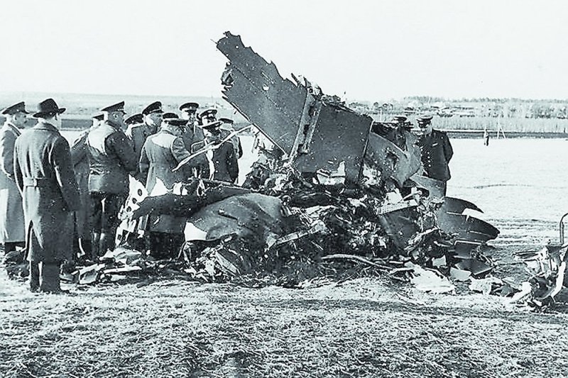 USSR Stole U-2 Spy Plane Technology to Use Them in S-13 Project to Clone Dragon Lady, Inspection of the wreckage of the U-2 plane shot down over the USSR in May 1960