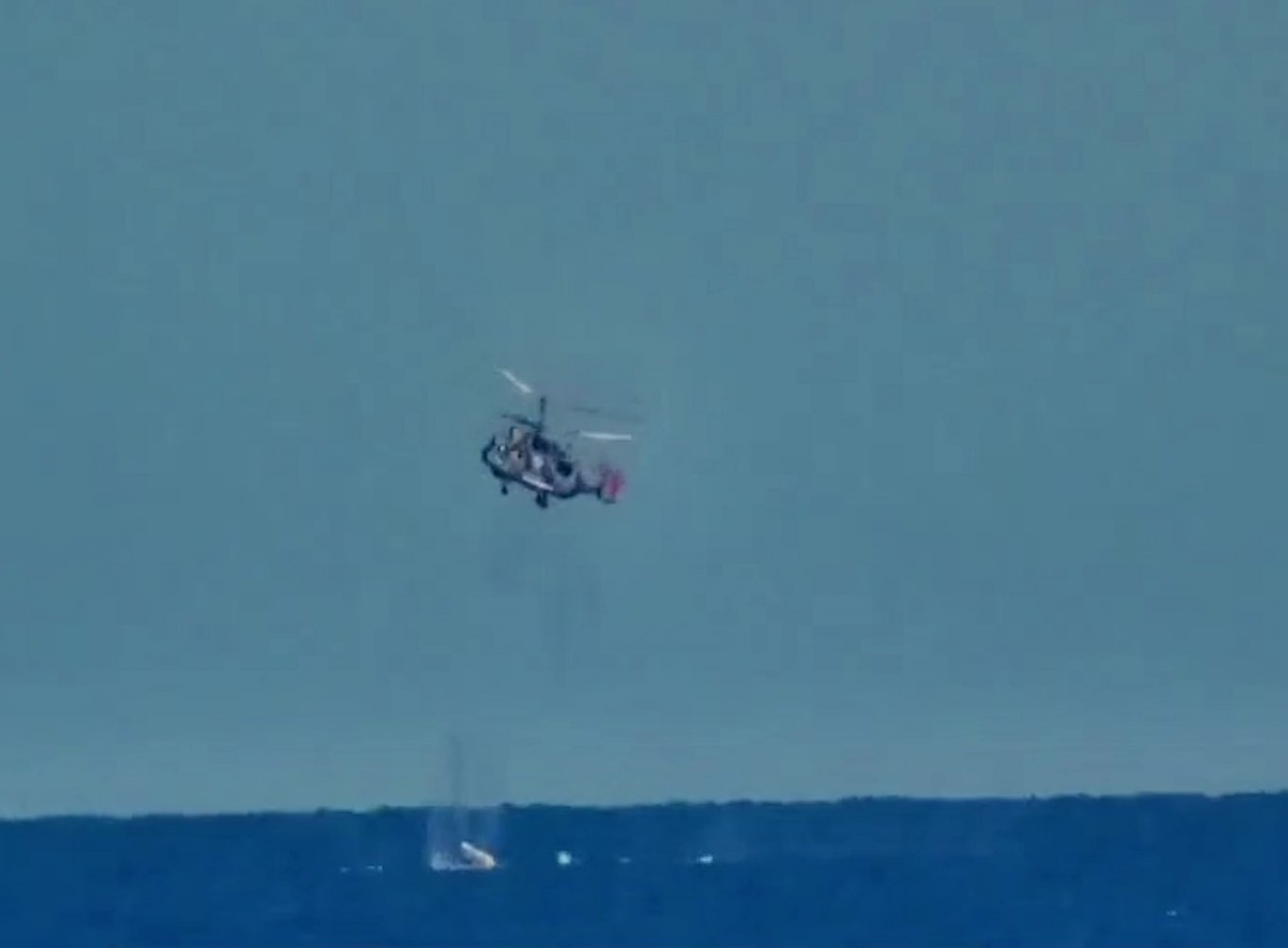 russian helicopter unharmed within the dead zone of the missiles / Defense Express / Magura V5 Sea Drone with R-73 Missiles is Remarkably Simple, and That's the Best Thing About it