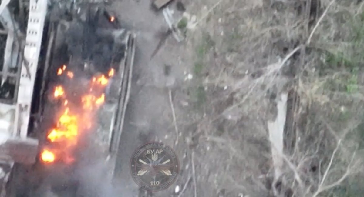 The Ukrainian Ground Forces Destroy russian MT-LB Vehicles, While russians Solve Problems with its Hybrid, Defense Express