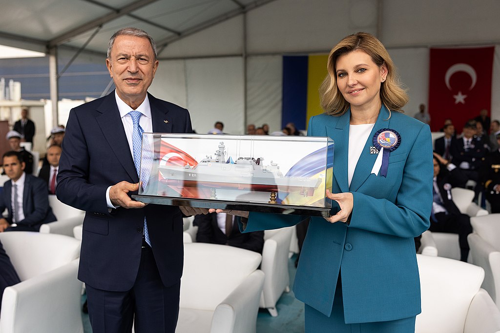 Turkish Defence Minister Hulusi Akar presenting a mockup of Hetman Ivan Mazepa to Ukraine’s first lady, The Hull of Future Flagship of Ukraine’s Navy is Made of Steel Produced in Heroic Mariupol, Defense Express