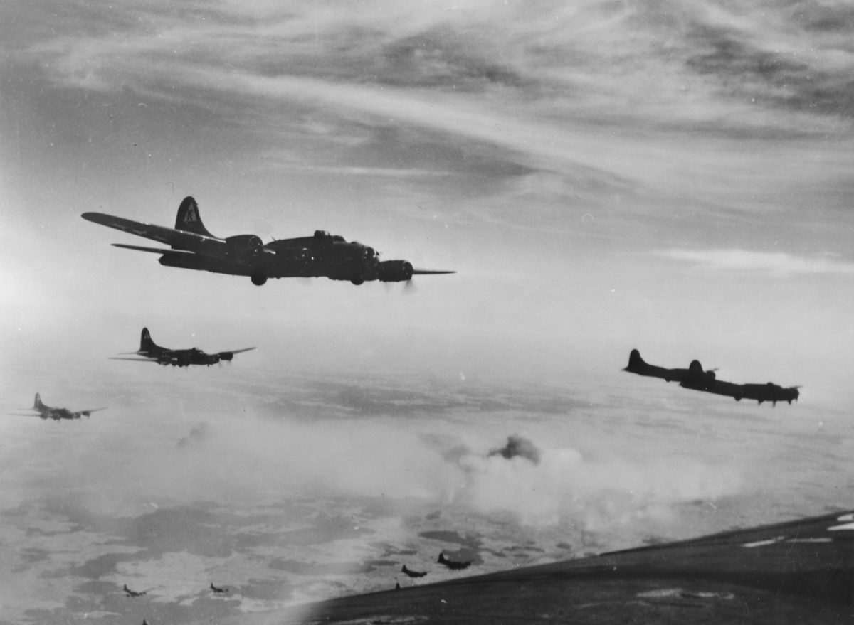 B-17s during the first Schweinfurt mission, August 17, 1943 / Defense Express / Ukraine's Strike on Energiya Plant as the Counter to russian Glide Bombs and Reflection of WW2 Tactics