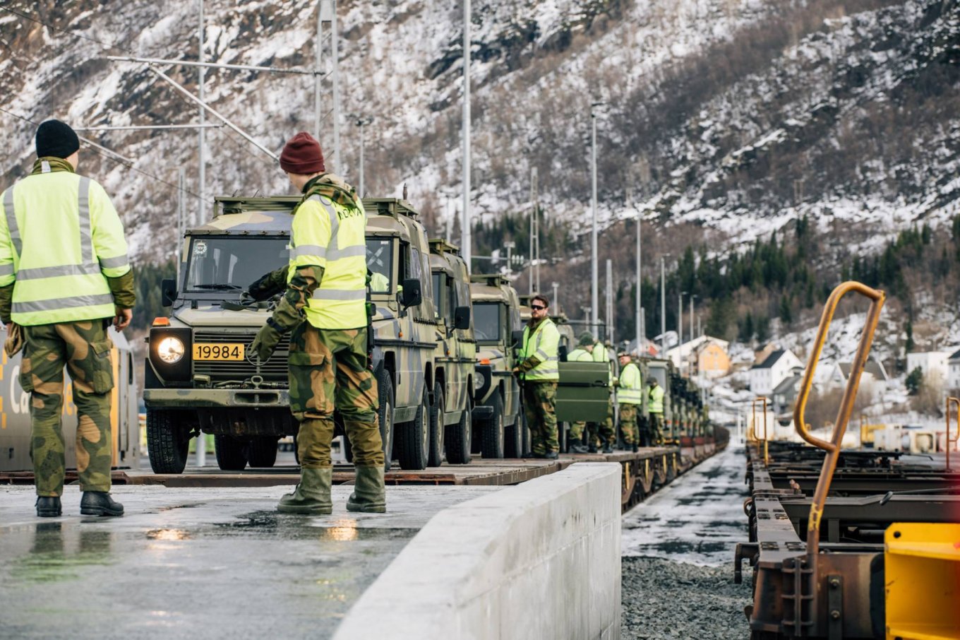 Norwegian Troops Dig Snow Shelters Against russian Drones: Drawbacks of Quinzees and What to Keep in Mind