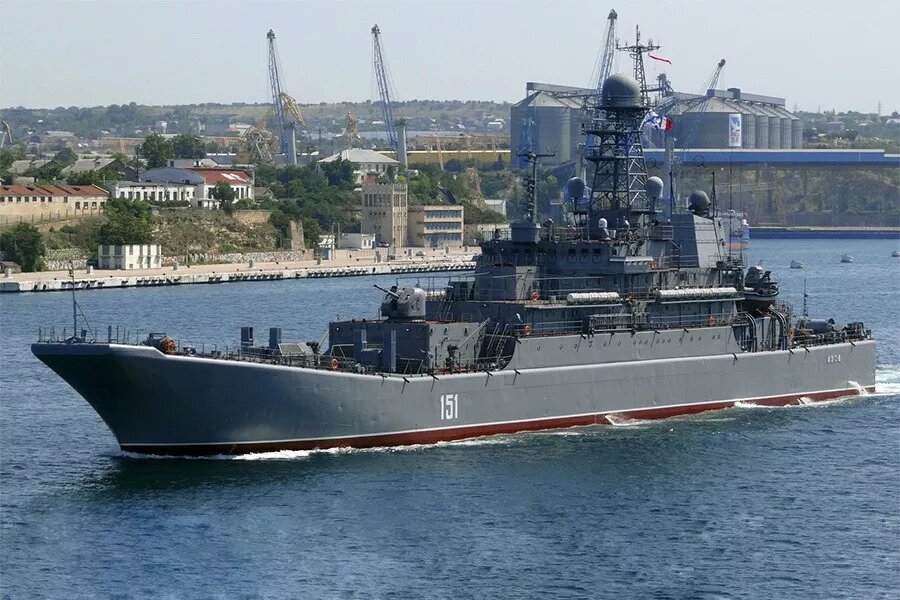 Azov Ropucha-class (NATO classification) landing ship before it got hit in Sevastopol / Defense Express / After Ukraine's Strike, Only Seven Landing Ships Left in the Black Sea, Here's When Things Get Interesting