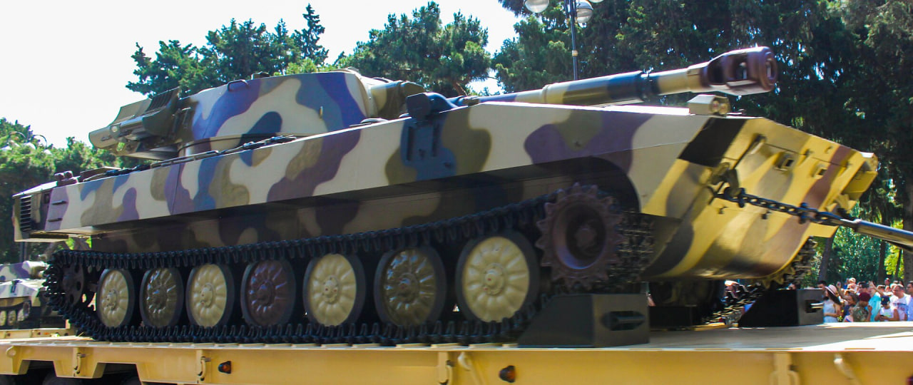 Azerbaijani ACS 2S1 Gvozdika / Defense Express / Azerbaijan Considers Lifting Embargo Military Aid to Ukraine: What Weapons Baku Could Send