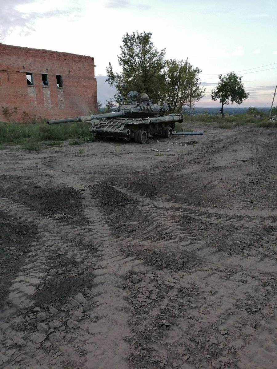 russion T-80U, The Kremlin Wants Uralvagonzavod to Repair Tanks 24/7 But There Are Not Enough Workers, Defense Express