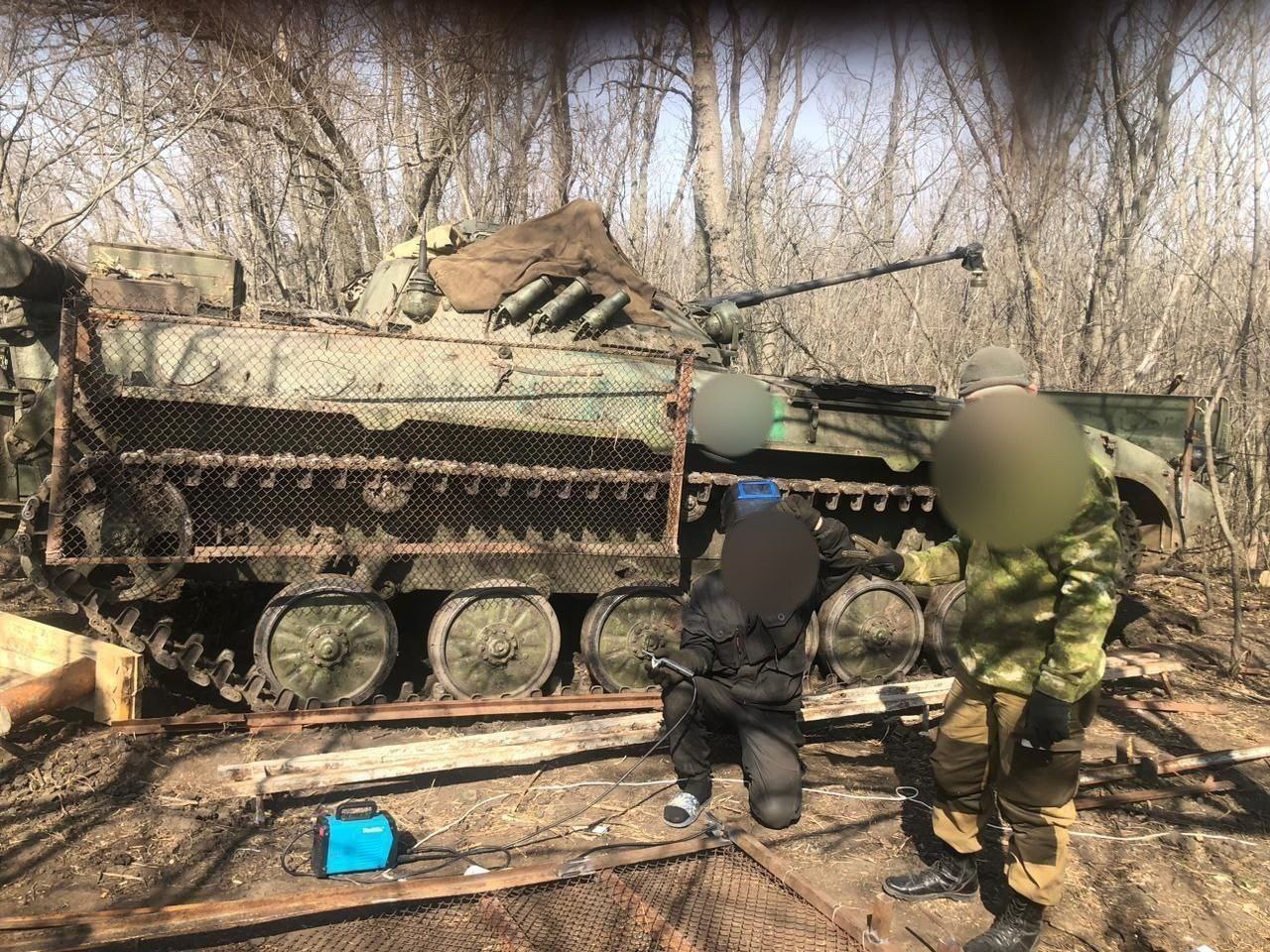 Russians Armoring Their BMP’s With Rabitz Chain Link Net, Defense Express, war in Ukraine, Russian-Ukrainian war