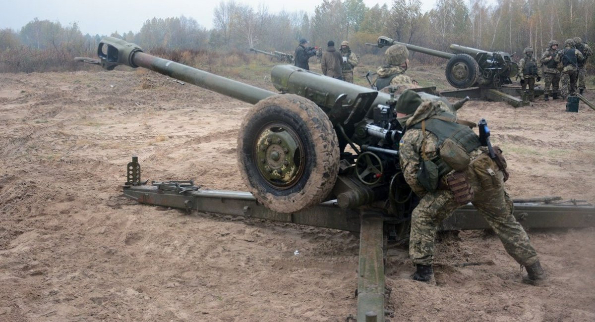 A 122-mm D-30 towed howitzer of the Ukranian Armed Forces