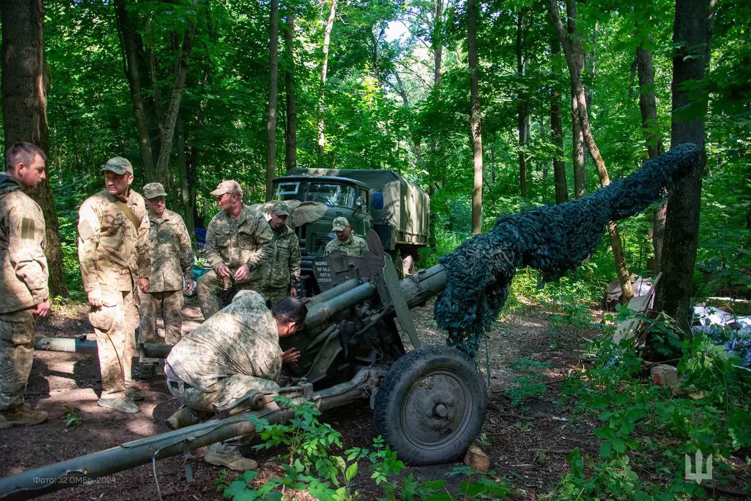 85-mm D-44 divisional gun at the disposal of the 32nd Motorized Rifle Brigade