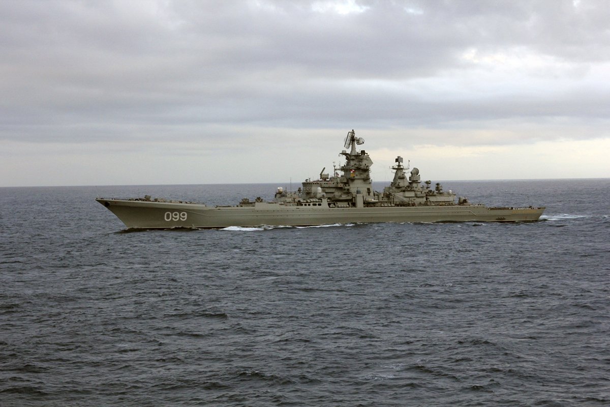 Pyotr Velikiy nuclear cruiser in its better days / Defense Express / Pyotr Velikiy Torn Between Modernization and Retirement: russians Don't Know What to Do with the Nuclear Battlecruiser