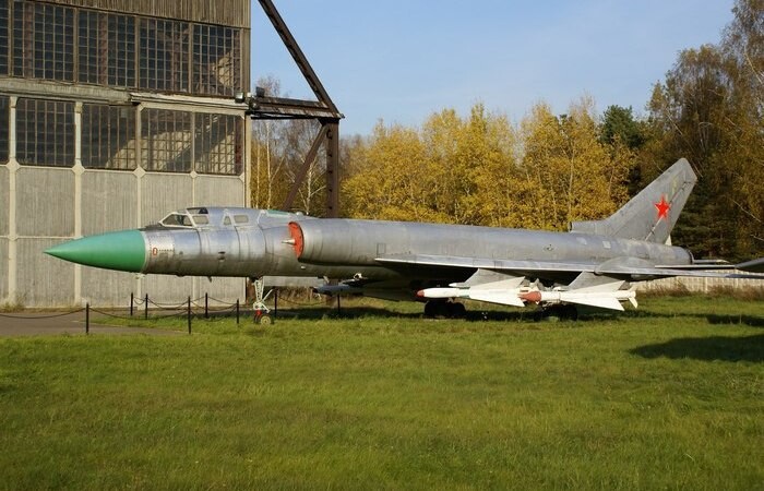 Soviet Tu-128 interceptor / Defense Express / Why the Tu-128 Interceptor, Precursor of MiG-31, Didn't Stand the Test of Time and Retired in 1990