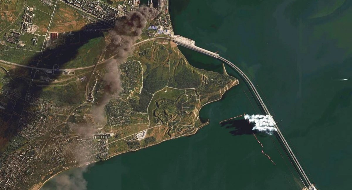 Smoke from the fire at the Kerch oil depot and smoke generators operating on the Crimean Bridge, June 22, 2026 Defense Express UK Defence Intelligence: russia Cancels Main Navy Day Parade for Second Straight Year Over Security Fears