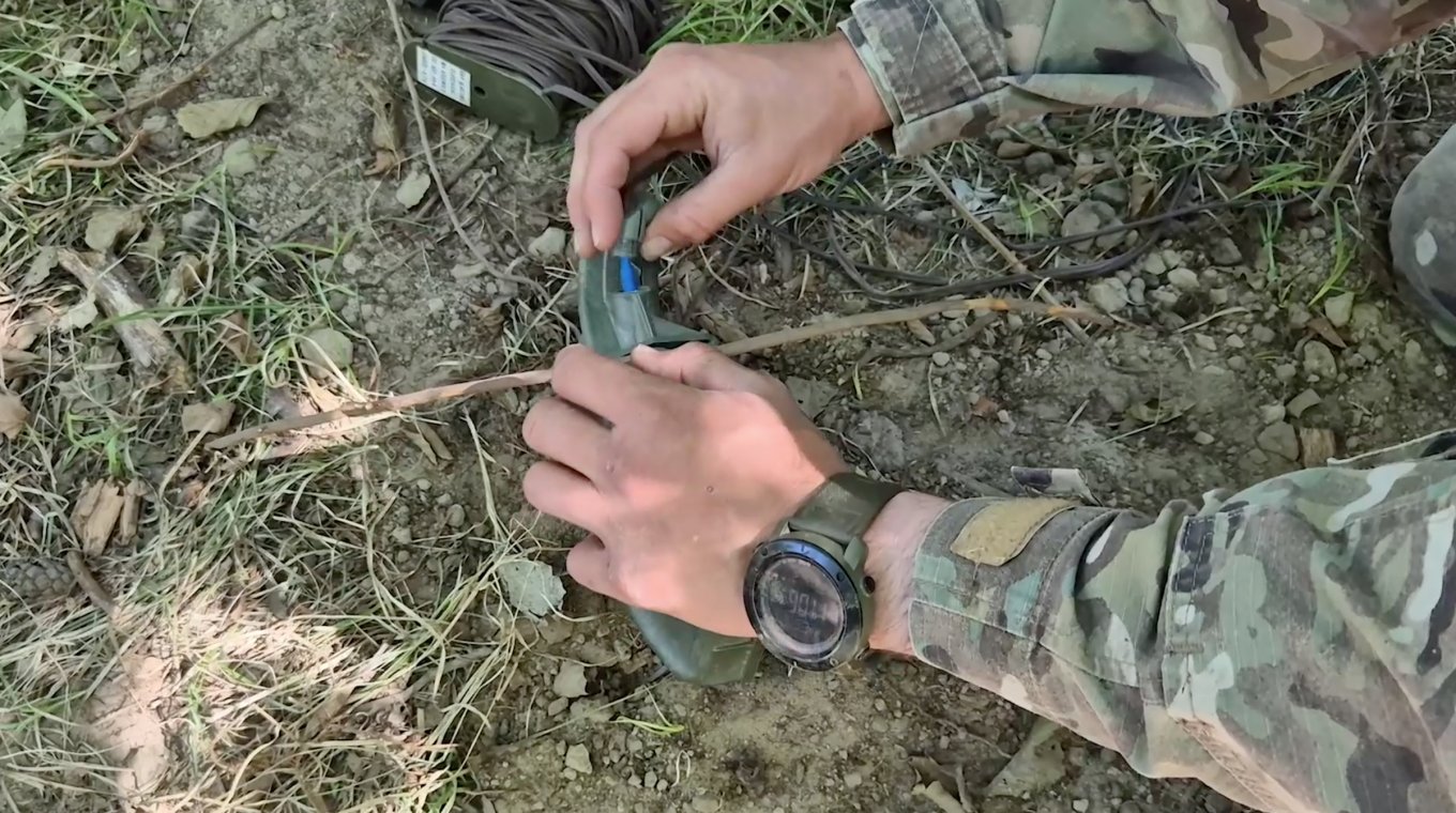 Experience of Ukraine's International Legions, russians Mine Everything in Occupied Territory Even Bodies of Their Own Dead