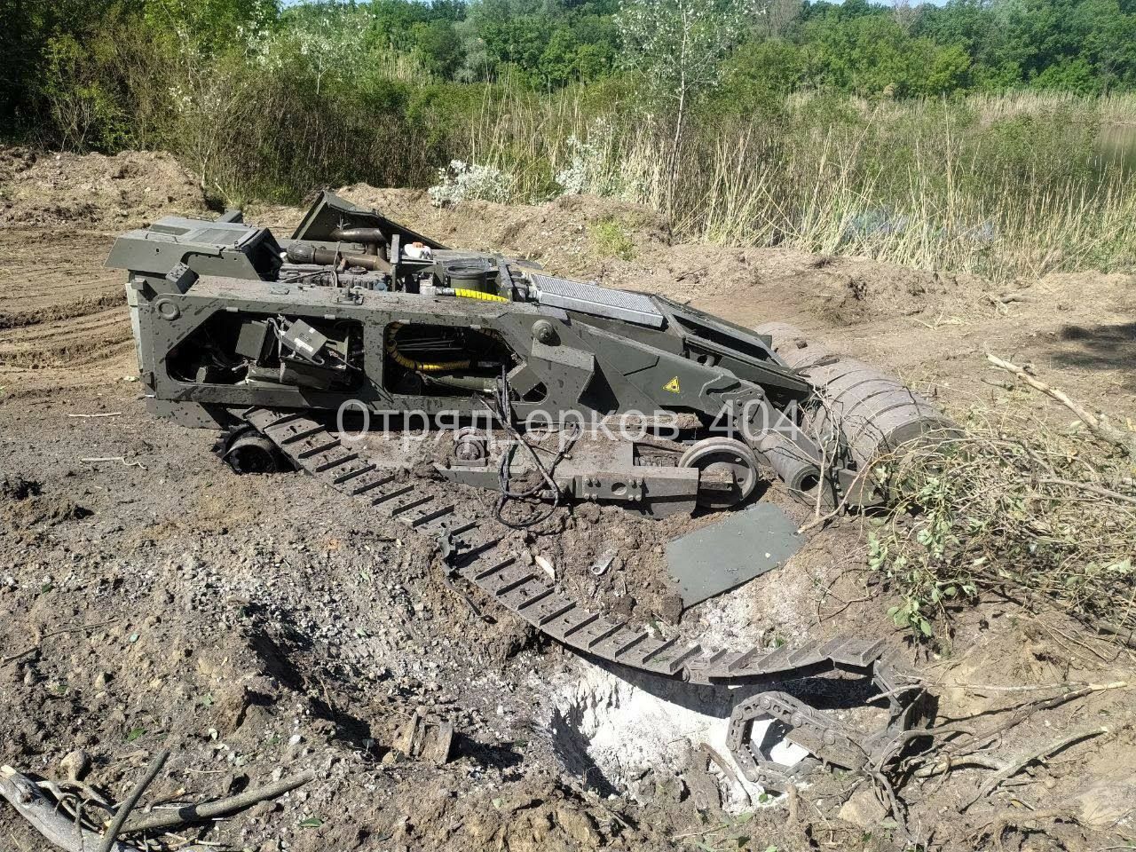 Destroyed the russian Uran-6 multi-functional mine-clearing robotic system Defense Express Russian Copy of Croatian MV-4 Robot Uran-6 Mine-Clearing Platform Blew Up on Anti-Tank Mine