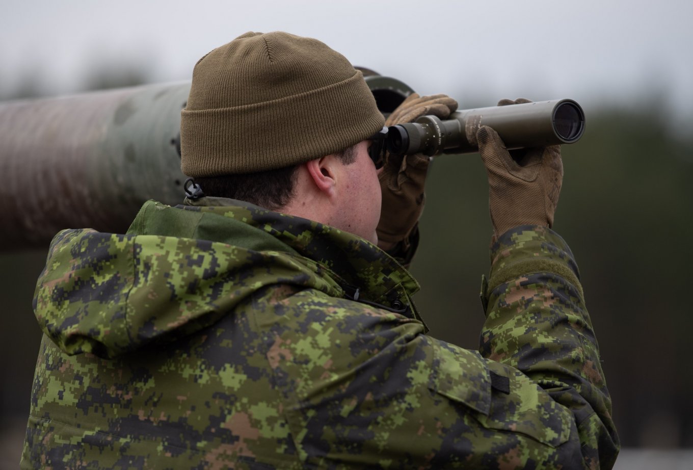 Canadians Published Photo How They Are Instructing Ukrainian Recruits in Leopard Tanks, Defense Express