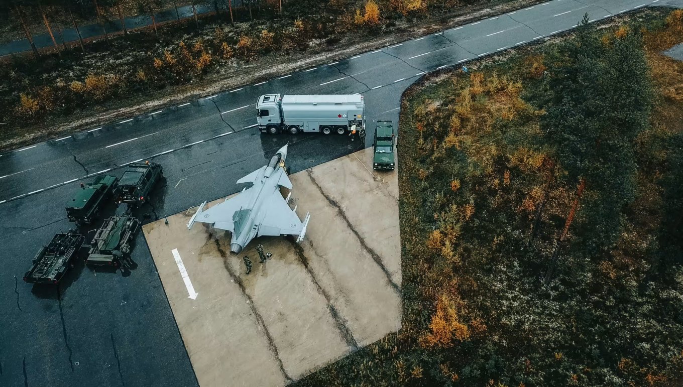 An distinct feature of Gripen is its ability to take off unrepared runways in field conditions / Defense Express / Saab Eyes Breakthrough Year for Gripen Sales, Targets Thailand After Colombia Deal