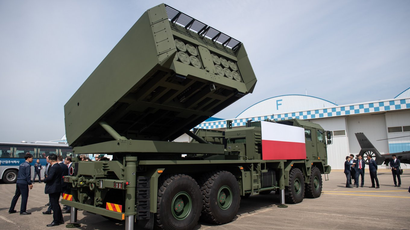 The K239 Chunmoo missile system on the Jelcz chassis Defense Express Rapid Deployment of New Weaponry: Korea Showcases FA-50 Jets and K239 Chunmoo Missile Systems for Poland